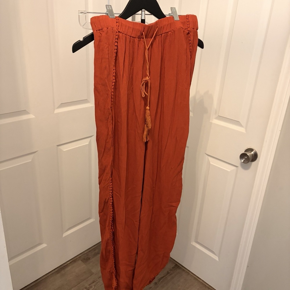 BloomChic tulip pants Med Burnt Orange split leg Pom-pom Trim hippie Resort EUC